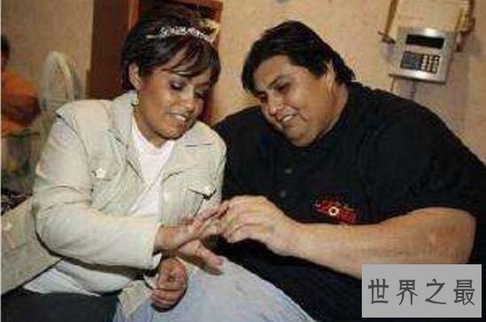 世界上最胖的男人:曼努埃尔·乌里韦(体重1120斤还找到了老婆)