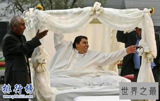 世界上最胖的男人:曼努埃尔·乌里韦(体重1120斤还找到了老婆)