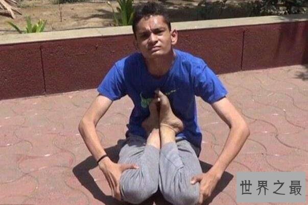 世界上最灵活的橡皮人：头能旋转180度，胳膊旋转360度