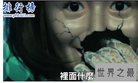 世界十大最恐怖的笑容:第十个在棺材旁边笑着合影