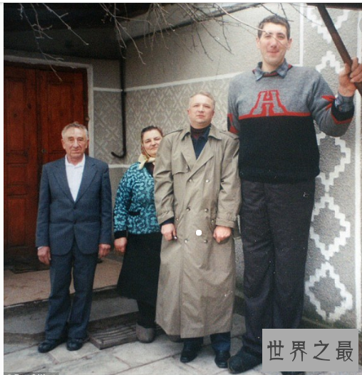 世界十大巨人排行榜:第七位女子比姚明还高29厘米