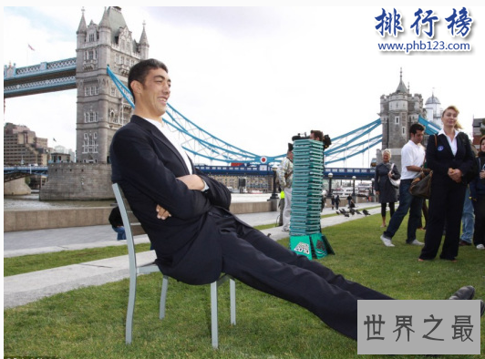 世界十大巨人排行榜:第七位女子比姚明还高29厘米