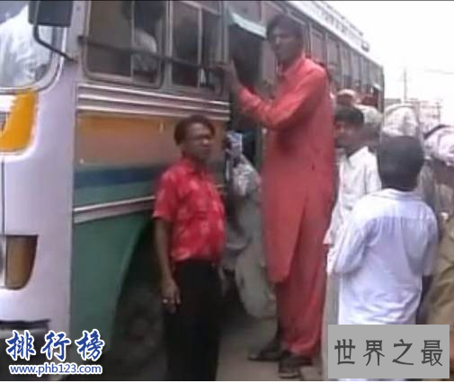 世界十大巨人排行榜:第七位女子比姚明还高29厘米