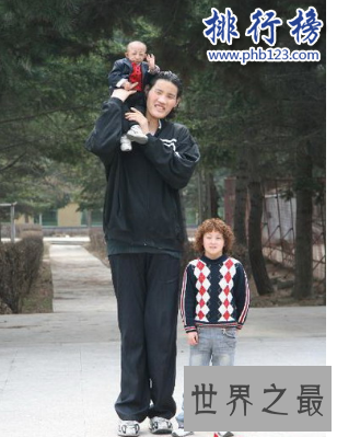 世界十大巨人排行榜:第七位女子比姚明还高29厘米