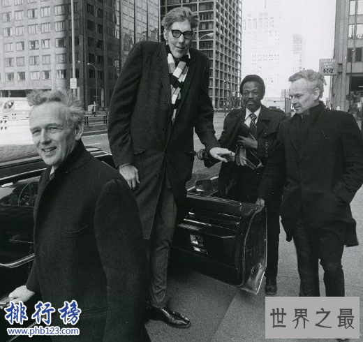 世界十大巨人排行榜:第七位女子比姚明还高29厘米