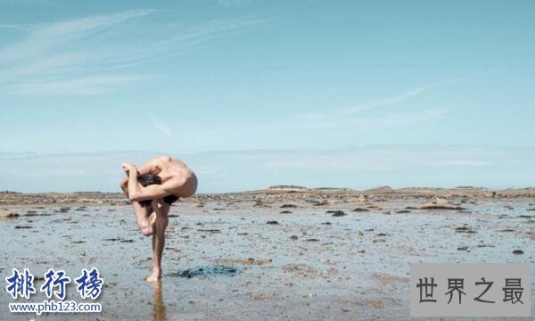 世界上最软的男人:Arthur Cadre,把脚从背后扳到嘴边