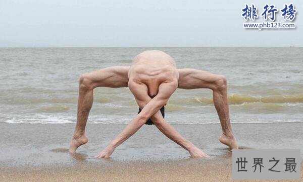 世界上最软的男人:Arthur Cadre,把脚从背后扳到嘴边