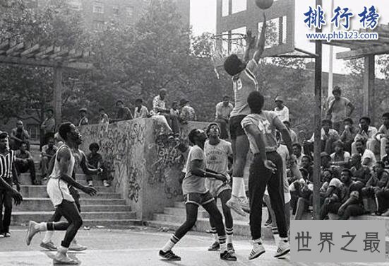 世界上弹跳最高的人:厄尔·麦尼考尔特弹跳153厘米秒杀乔丹