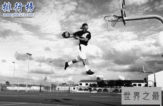 世界上弹跳最高的人:厄尔·麦尼考尔特弹跳153厘米秒杀乔丹