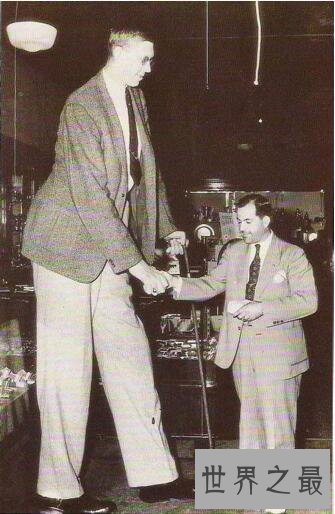 美国最高的人罗伯特·潘兴·瓦德罗,身高2.72米体重444斤