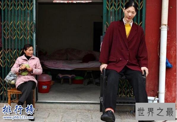 中国最高的女人是谁,姚德芬身高2.4米(脚长45.5厘米)