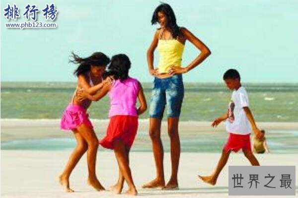 世界上最高的儿童,艾利萨尼·席尔瓦14岁2.07米(男朋友仅1.6米)