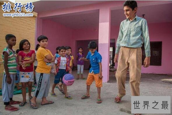 世界上最高的儿童,艾利萨尼·席尔瓦14岁2.07米(男朋友仅1.6米)