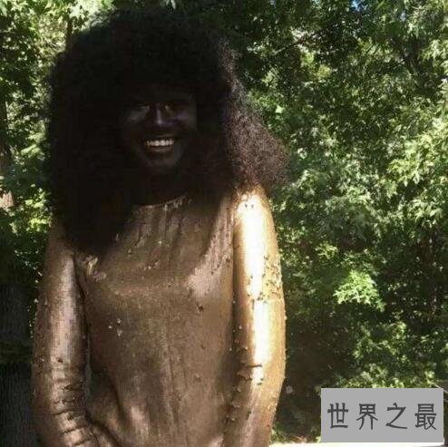 世界上最黑的女人是谁:KhoudiaDiop,夜晚出门等于隐身