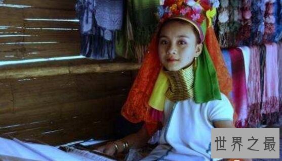 世界上脖子最长的人：帕督安部落人脖子70厘米，五岁开始拉长脖子