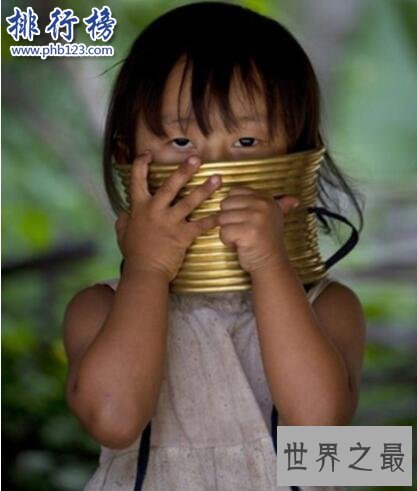 世界上脖子最长的人：帕督安部落人脖子70厘米，五岁开始拉长脖子