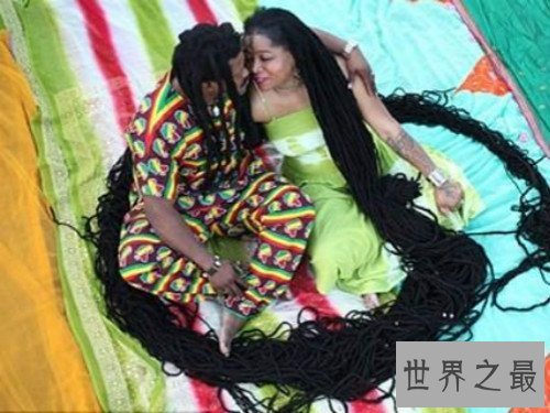 世界上最长头发的女人,头发长达16.8米（从二楼放到一楼还剩很多）