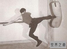 世界上最重的脚力：李小龙侧踢1680磅(踢爆头骨)