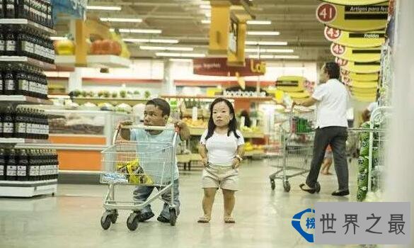 世界上身高最矮的夫妻 两人身高都不足1米