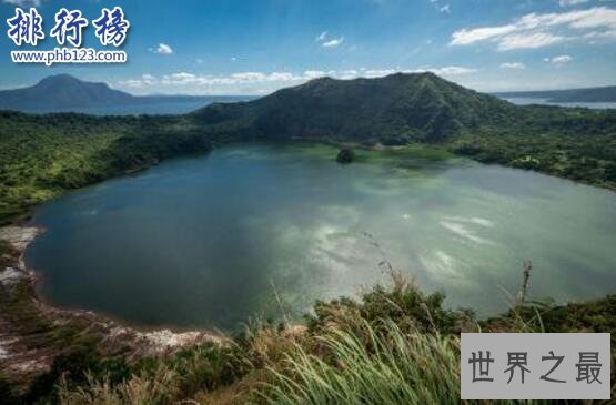 世界上最小的活火山,塔尔火山(相对高度仅200米)