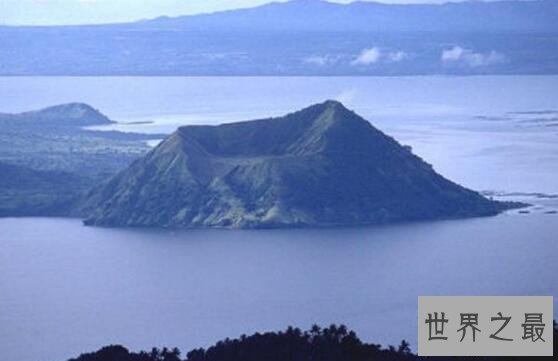 世界上最小的活火山,塔尔火山(相对高度仅200米)