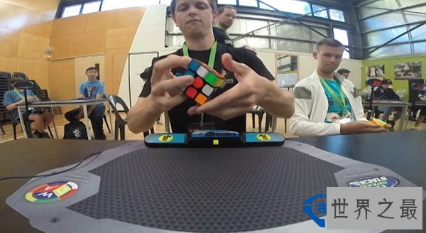 菲神打破魔方世界纪录