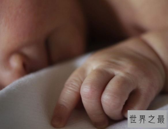 安娜，俄罗斯，母亲年龄:8岁，7个月