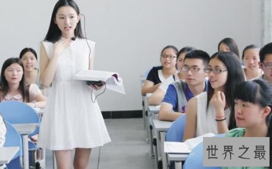 最美英语教员肖珠 因其长相酷似佟丽娅刘诗诗而走红网络