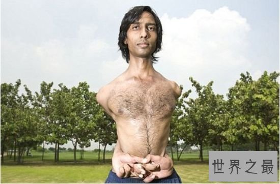 世界六大奇怪橡胶人，印度男子身材柔韧度惊人，可轻易穿过网球拍