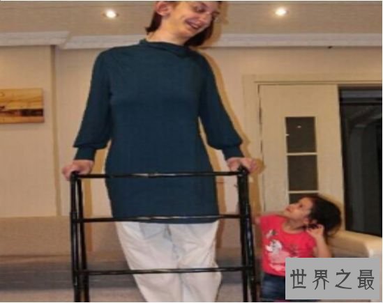世界最高少女，土耳其少女17岁身高就高达2.14米