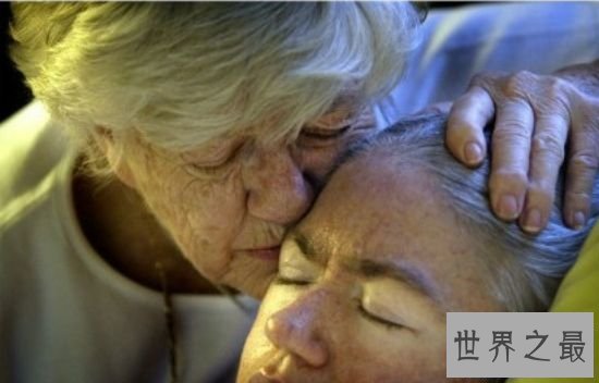 清点世界最长 印度男子左手指甲长度总和竟达9米