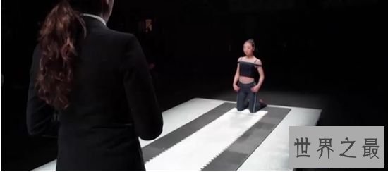 中国最柔软女孩 创胸着地翻腾行进20米用时最短吉尼斯记载