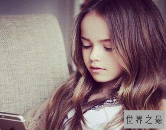 世界最美少女克里斯廷娜·碧曼诺娃，有着芭比娃娃般的精致模样