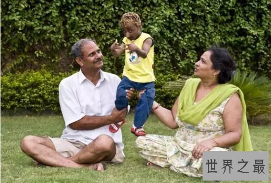 世界上最小的健言教练 身高仅80厘米