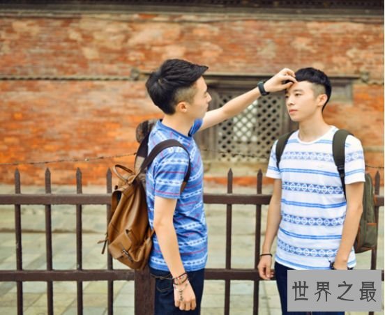 北大最帅双胞胎 爆红网络却“出卖色相”营销