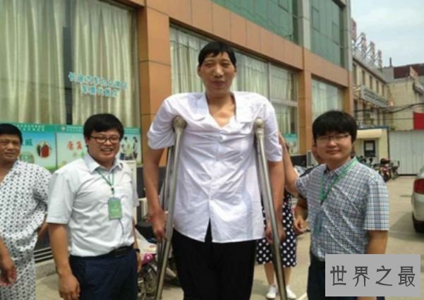 中国最高的人徐福海 仅26岁就高达2.43米
