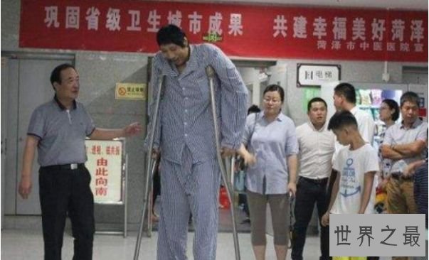 中国最高的人徐福海 仅26岁就高达2.43米