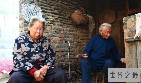 中国最美婆婆 百岁老太照料七旬儿媳