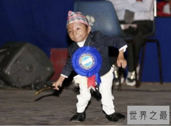 清点世界上最小的人 最矮小的马加尔竟只要9斤重 清点世界上最小的人 最矮小的马加尔竟只要9斤重