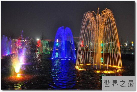 【图】大雁塔喷泉开放工夫 采用世界超高技术 成为西安