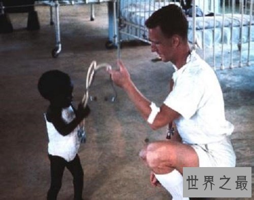 【图】世界上最黑的孩子,全身上下都是黑的,连眼睛