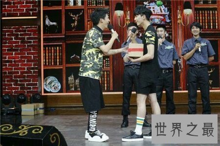 【图】最近网友晒出一个快递小哥的照片 这位最帅快递