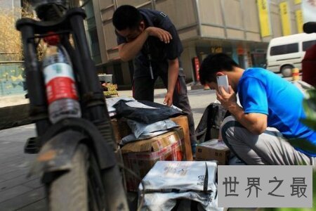 【图】最近网友晒出一个快递小哥的照片 这位最帅快递