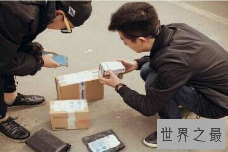 【图】最近网友晒出一个快递小哥的照片 这位最帅快递