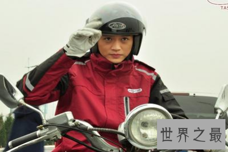 【图】最近网友晒出一个快递小哥的照片 这位最帅快递