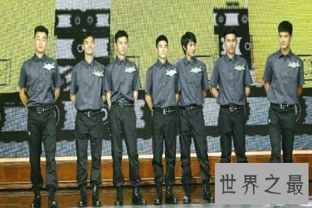 【图】最近网友晒出一个快递小哥的照片 这位最帅快递