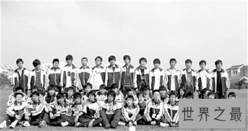 【图】摸奶门女主遭多名男生揉胸部 事情假相竟然是女