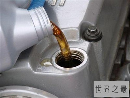 【图】汽车多少公里换机油 每年换机油的费用是多少