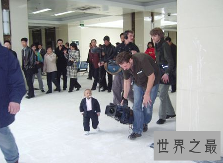 【图】世界上最矮的人身高矮但有着暖和人心的浅笑