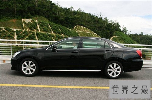 【图】丰田新皇冠怎样样 外观以及功能引见